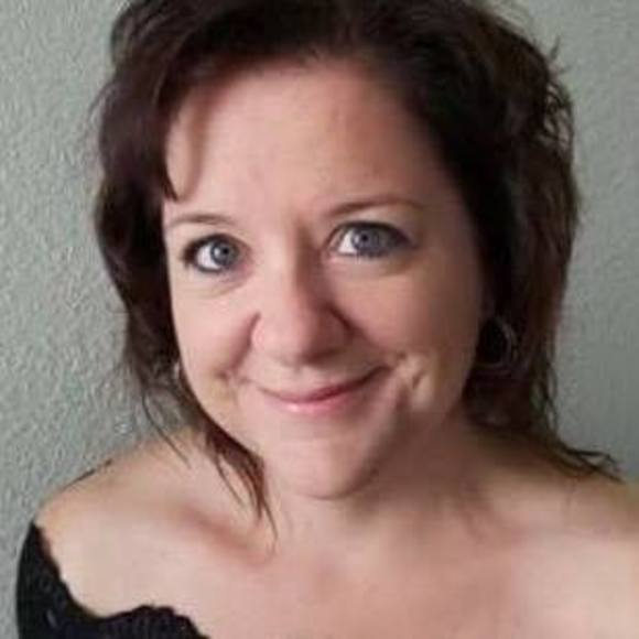 Meet your Posher, Stephanie - Picture 1 of 1